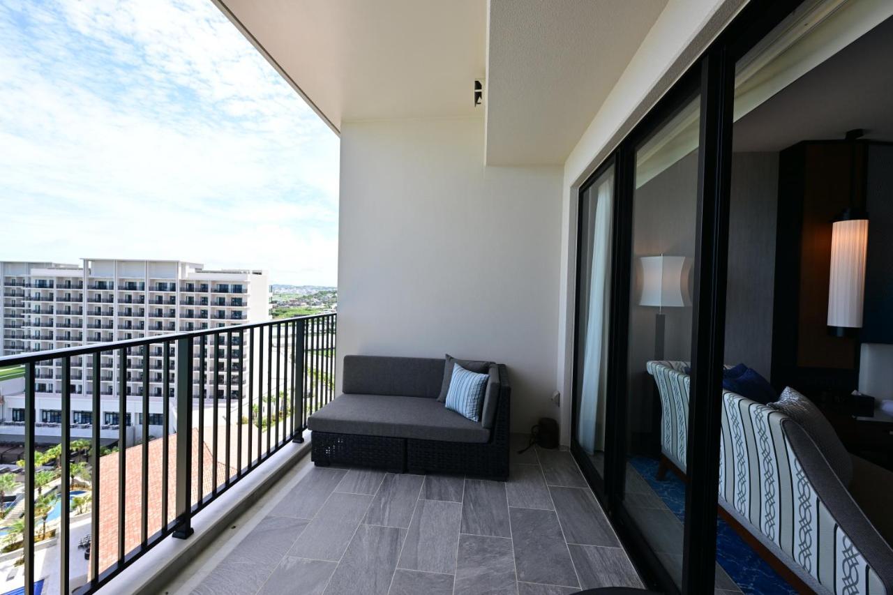 Ryukyu Hotel & Resort Nashiro Beach Itoman Exterior photo A balcony in a hotel