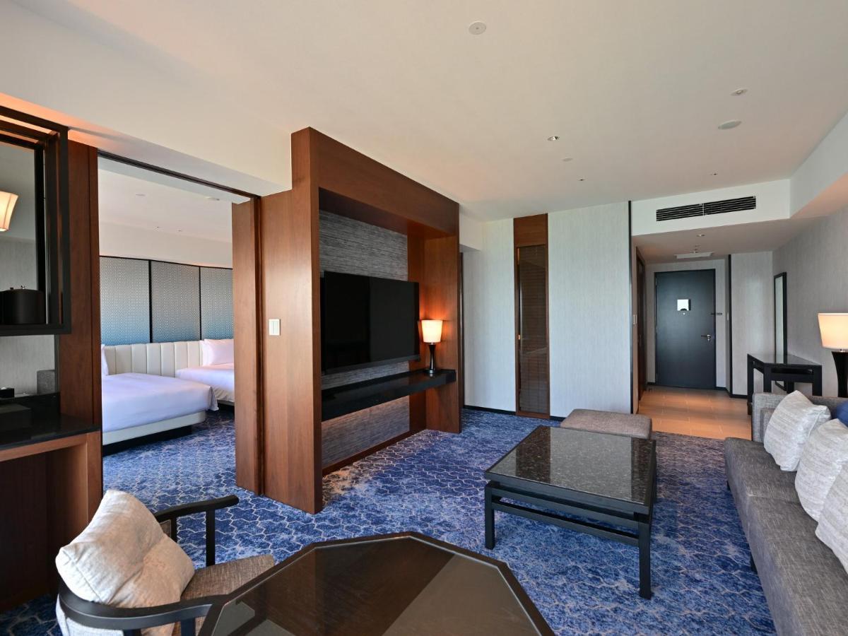 Ryukyu Hotel & Resort Nashiro Beach Itoman Exterior photo A suite at the hotel